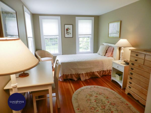 Cape Cod Home 995138