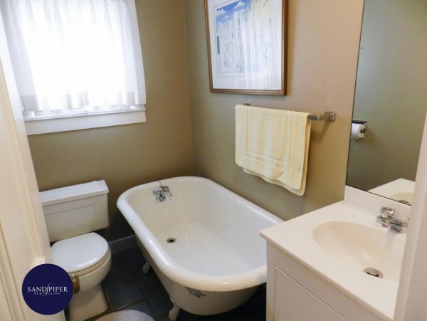 Cape Cod Home 995138