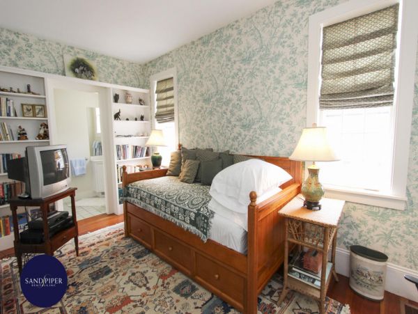 Cape Cod Home 995138