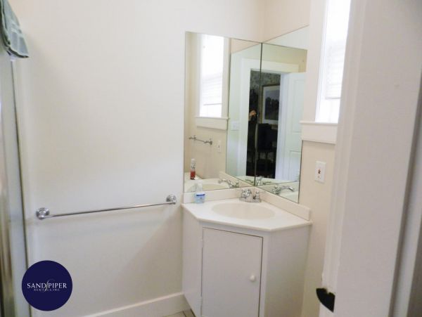 Cape Cod Home 995138