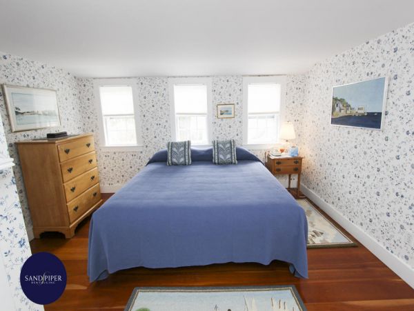 Cape Cod Home 995138