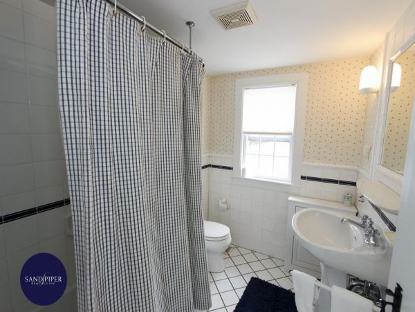 Cape Cod Home 995138