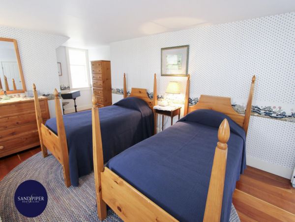 Cape Cod Home 995138