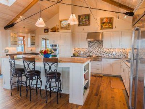 Cape Cod Home 995139