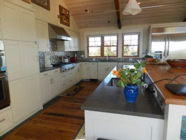Cape Cod Home 995139