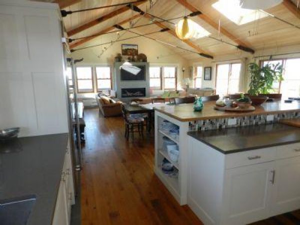 Cape Cod Home 995139