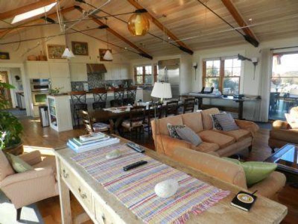 Cape Cod Home 995139