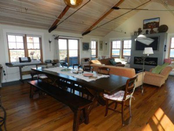 Cape Cod Home 995139