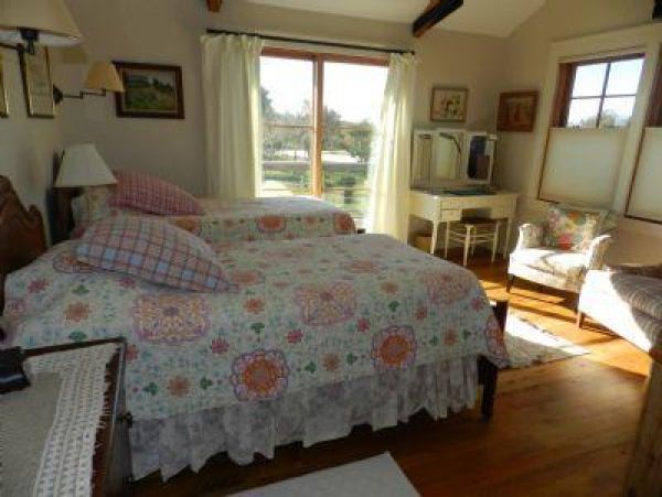 Cape Cod Home 995139