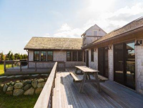 Cape Cod Home 995139