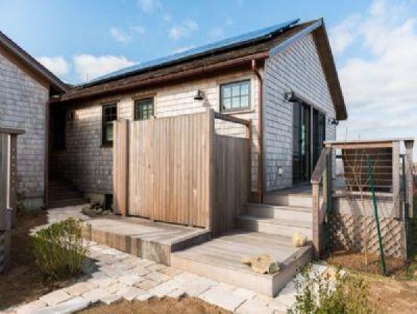 Cape Cod Home 995139