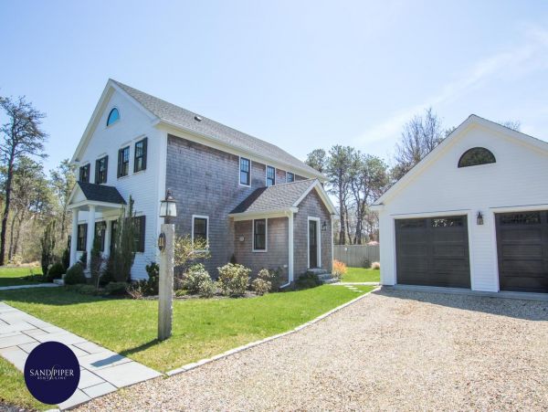 Cape Cod Home 995140