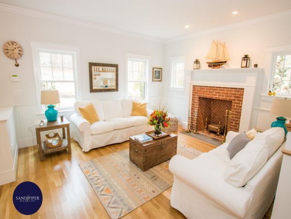 Cape Cod Home 995140