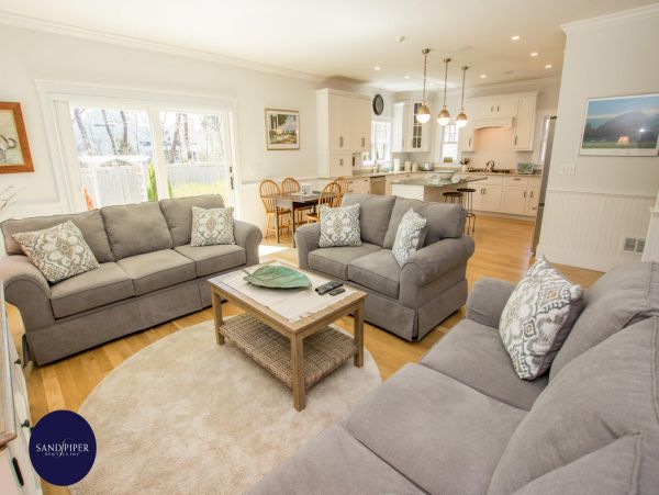 Cape Cod Home 995140