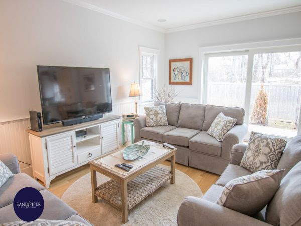 Cape Cod Home 995140