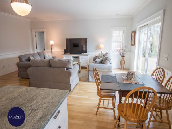 Cape Cod Home 995140