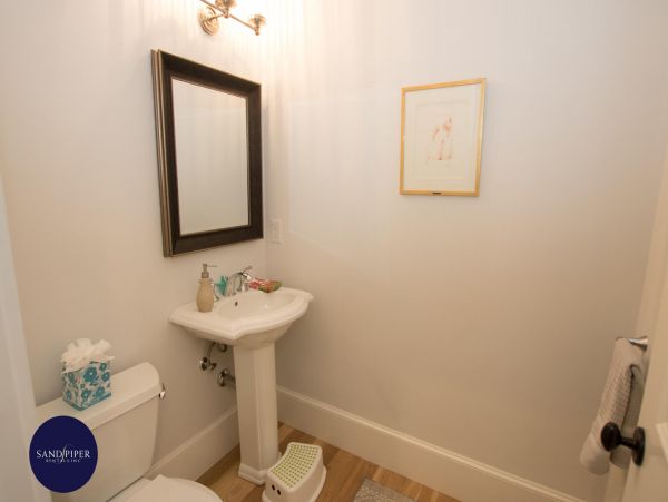 Cape Cod Home 995140