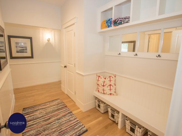 Cape Cod Home 995140