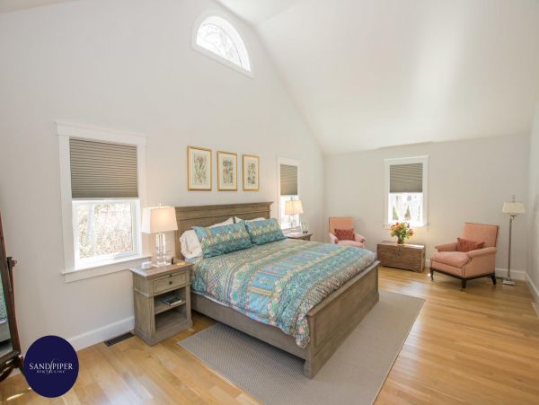 Cape Cod Home 995140