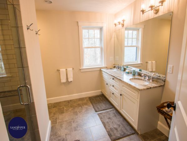 Cape Cod Home 995140