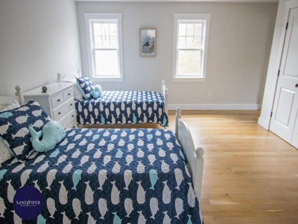 Cape Cod Home 995140