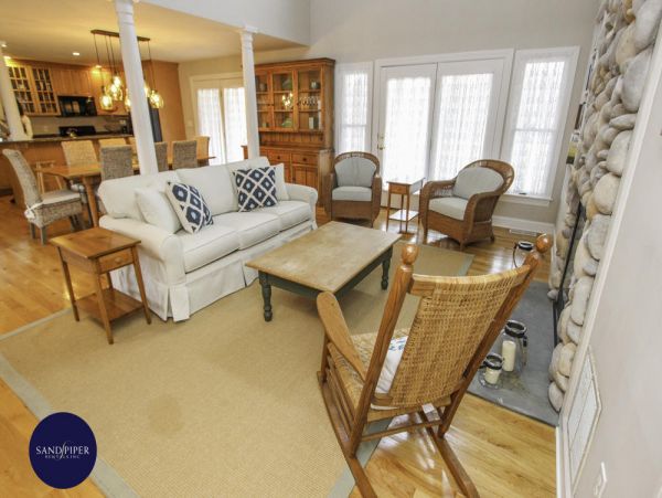 Cape Cod Home 995141