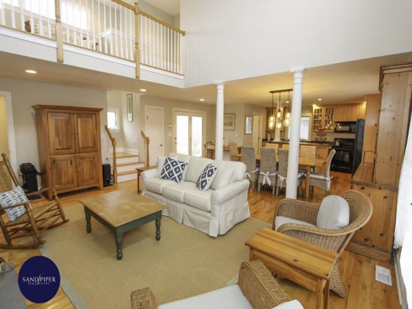 Cape Cod Home 995141