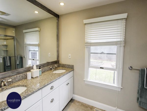 Cape Cod Home 995141