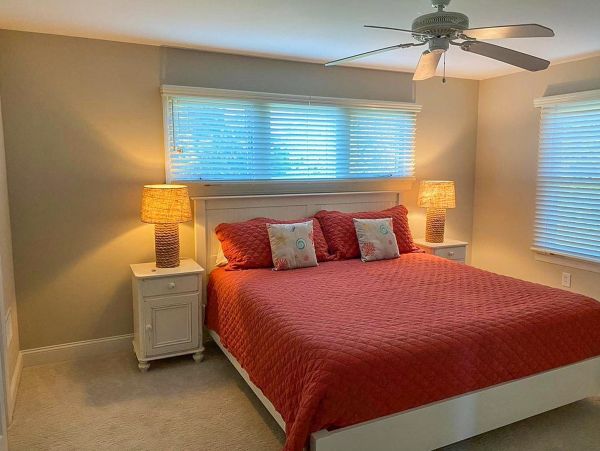 Cape Cod Home 995141