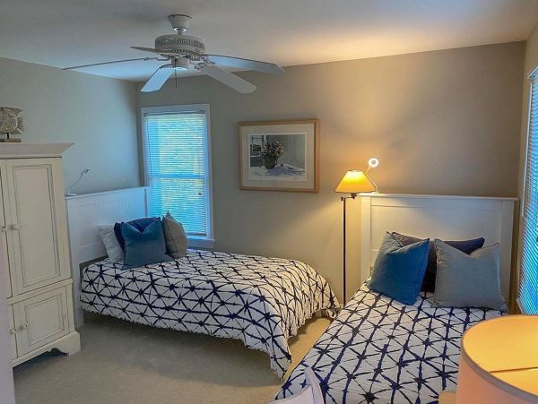 Cape Cod Home 995141