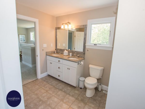 Cape Cod Home 995141
