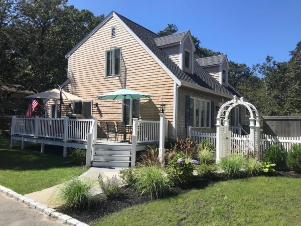 Cape Cod Home 995142
