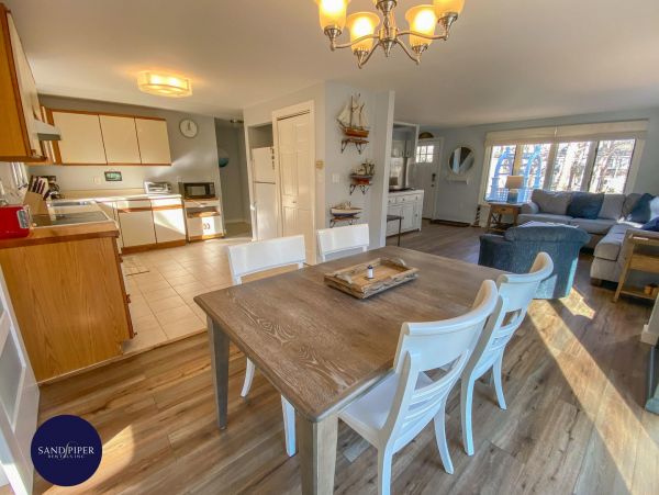 Cape Cod Home 995142