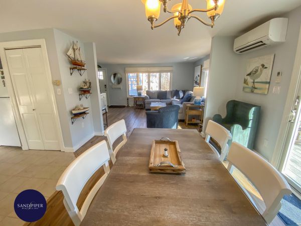 Cape Cod Home 995142