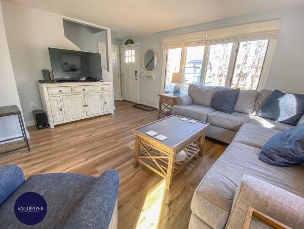Cape Cod Home 995142