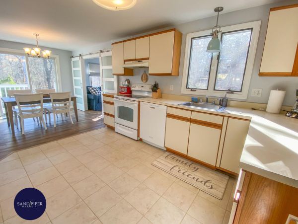Cape Cod Home 995142
