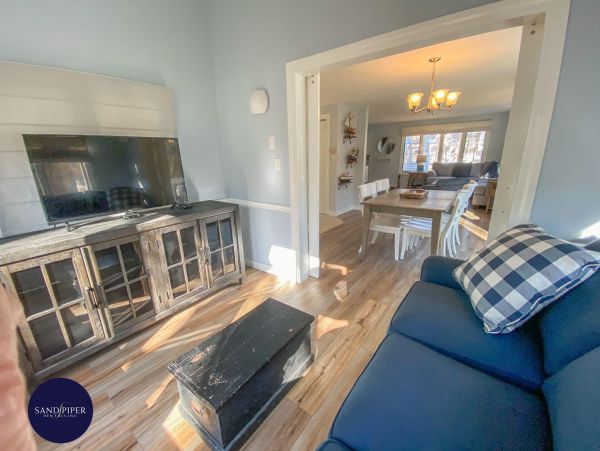 Cape Cod Home 995142