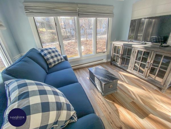 Cape Cod Home 995142