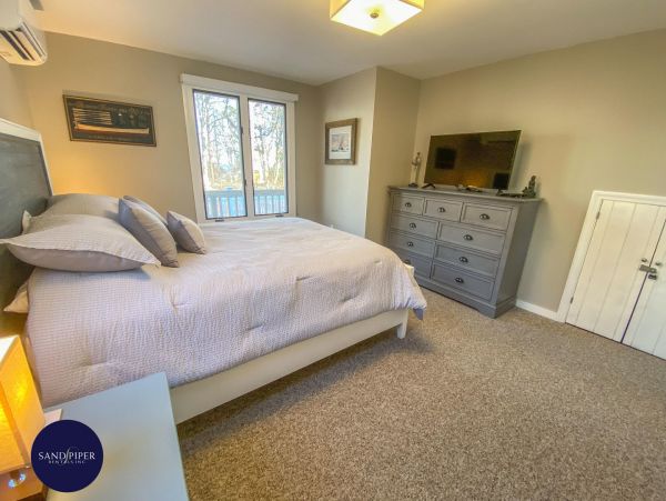 Cape Cod Home 995142