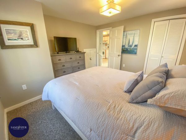Cape Cod Home 995142