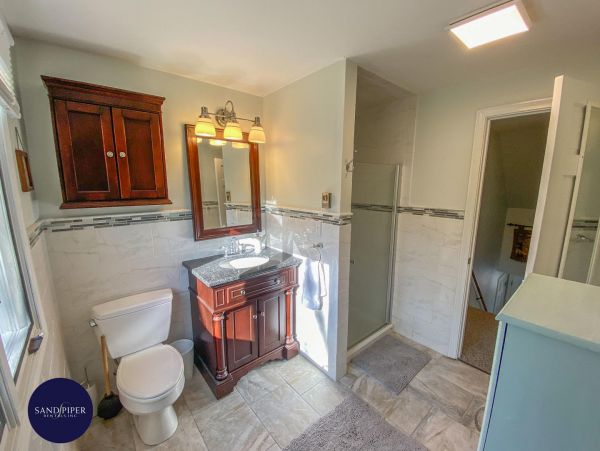 Cape Cod Home 995142