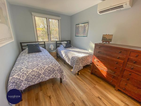 Cape Cod Home 995142