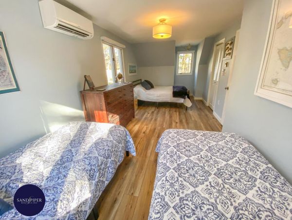 Cape Cod Home 995142