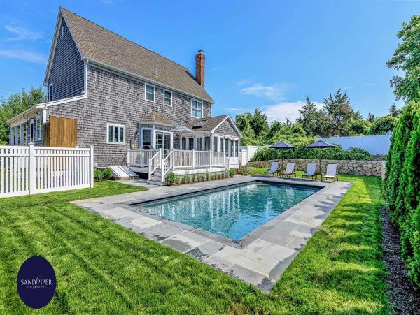 Cape Cod Home 995143