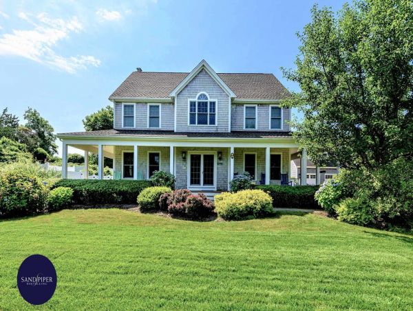 Cape Cod Home 995143