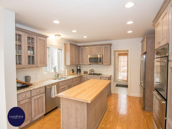 Cape Cod Home 995143