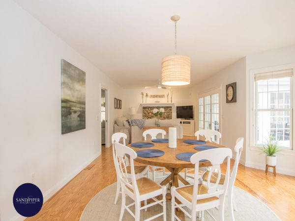 Cape Cod Home 995143