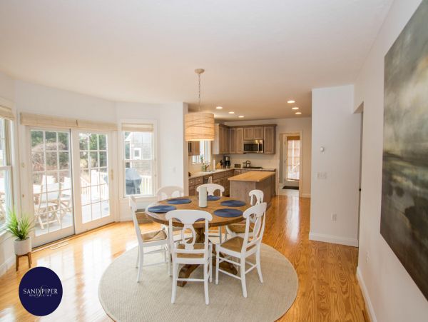 Cape Cod Home 995143