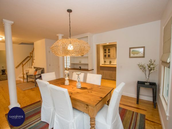 Cape Cod Home 995143