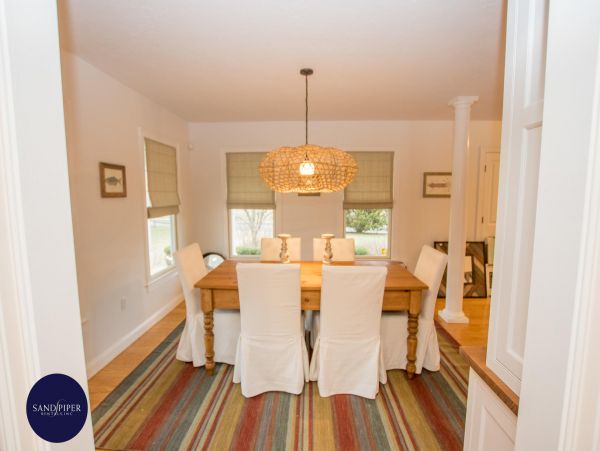 Cape Cod Home 995143